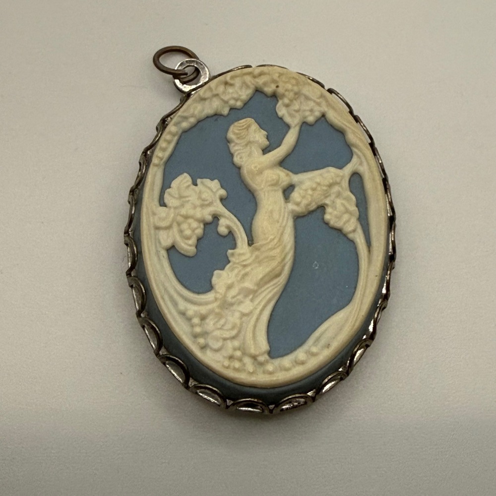 Vintage Blue Cameo Pendant Silver‎ Tone Classical Lady Grape Harvest